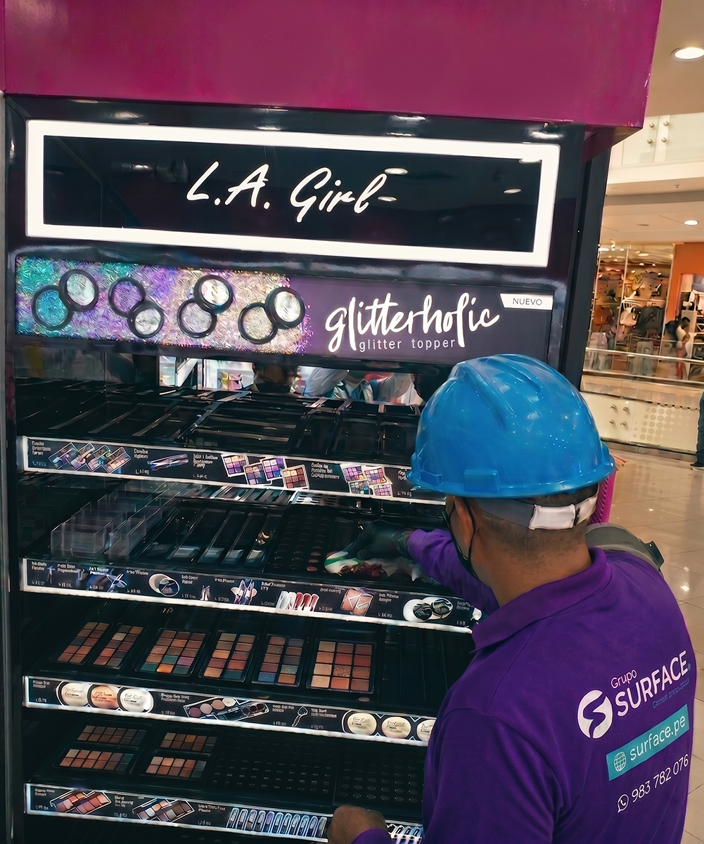 lagirl exhibidor con trabajador web